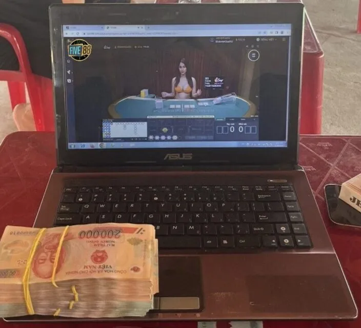 Phóng sự ngắn về cuộc sống một bước lên mây của ông trùm cá cược Bùi Mạnh Trí 